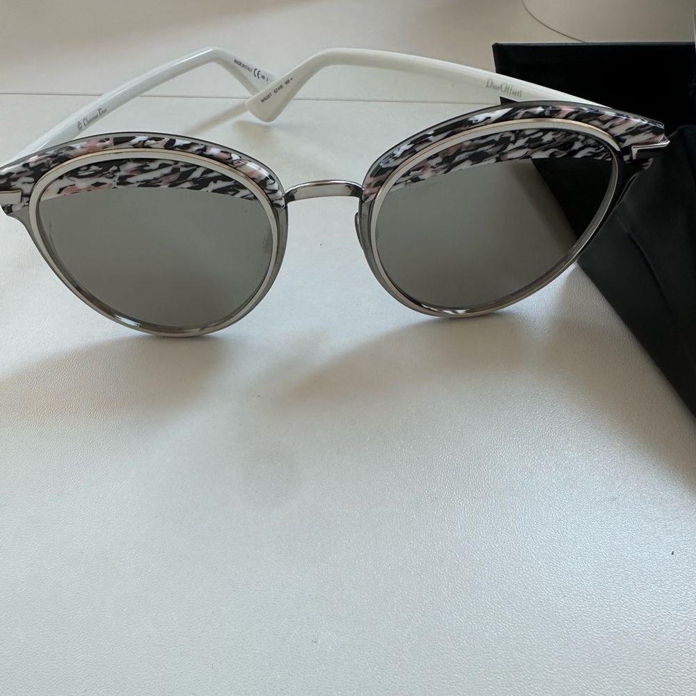 Christian Dior Offset1 Sunglasses - Picture 8 of 10